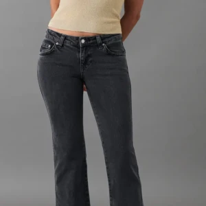 Gina Tricot jeans - Köpte nyligen dem här jeansen från Gina men de var tyvärr för små. Nypris på 499 men säljer för 290. De är helt nya med inga defekter, det gick ej att lämna tillbaka.