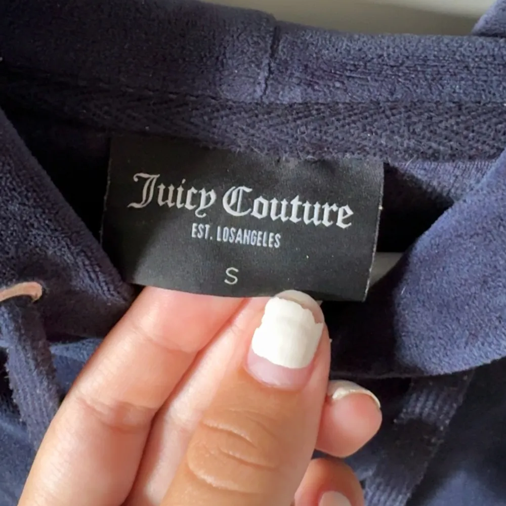 Juicy couture kofta (defekt andra bilden) . Tröjor & Koftor.