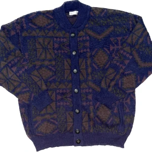 Stickad Tröja - Kirschbaum - Begagnad stickad tröja bra skick, pyttelite ”stickig” men definitivt på en nivå man kan klara av.