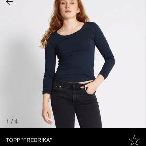 lager 157 långärmad - lager 157 långärmad tröja i modell "fredrika" i mörk blå ❤️ använd några gånger, bra skick 🥰 säljer pga vill ha i större storlek 