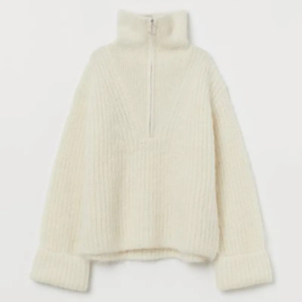 Alpacka tröja i strl XS (oversized i strl) i nyskick från H&M 🐚Säljer pga många tröjor hemma 🤍 Nypris: 699kr. Neuleet.