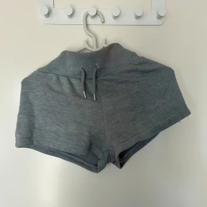 Shorts - Shorts strl S ifrån Prettylittlething. 