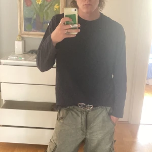 Långärmad H&M Tröja - Mörkblå Långärmad Tröja. Fint skick.