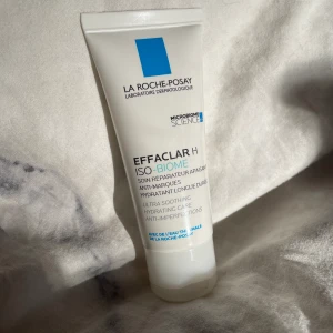 La Roche-Posay Effaclar H iso-Biome - Säljer denna ansikts krämen från La Roche-Posay❤️❤️ Har aldrig använt ❤️❤️