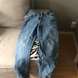 Jeans - Säljer mina jeans för de har blivit för små, de är ganska bra i skick och jag kan mötas om det skulle va så