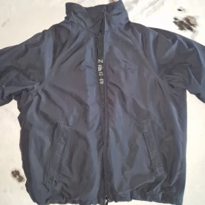 GANT jacka - GANT NEW HAVEN JACKET  En riktigt snygg och skön jacka i storlek M Priset kan justeras 