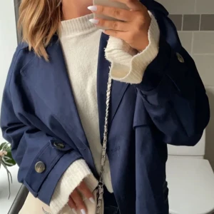 Kappa - Superfin kappa från Gina Tricot i storlek L, är i fint skick🩷 Passar även M/S då den sitter lite oversize🫶🏻