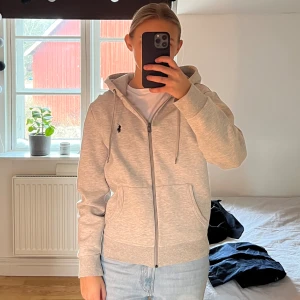 Polo Ralph lauren hoodie - Zip hoodie från Ralph lauren, storlek xs, mycket fint skick, nypris 2000kr mitt pris: 1200kr