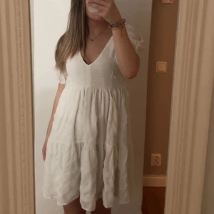 Studentklänning - Super fin klänning från bubbleroom med prislapp kvar🩷 tror inte den säljs längre, köpte den för 500kr säljer för 200kr