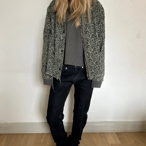Leopard jacka - 002  leopard jacka