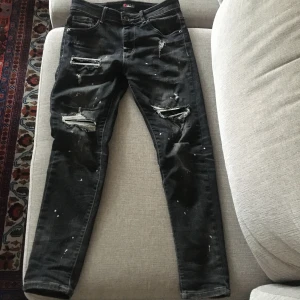 Dsquared liknande jeans - Har växt ur jeansen. Bra skick. 