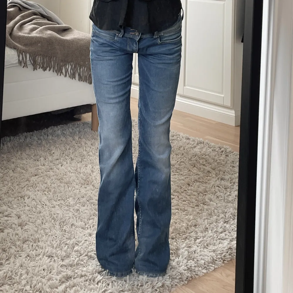 Pepe jeans i storlek L26/L32, superfint skick! Hör av er för fler bilder eller mått🫶 Går att lösa gratis frakt‼️. Jeans & Byxor.