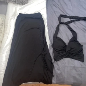 Kjol  - Använts en gång köpte den på någon marknad i sommras, betalar ej för frakt