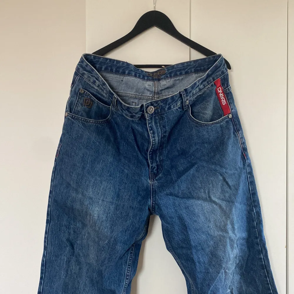 Bra skick, använda 1 gång  Storlek:34/32- bagge fit  Typ: vintage  Nypris: 700  Mitt pris: 450. Jeans & Byxor.