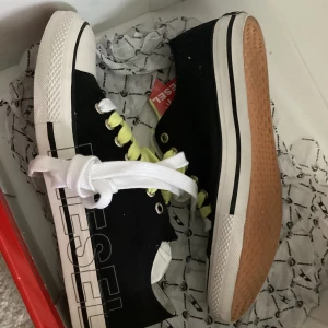 Sneakers Diesel,storlek 41,med tags - Ny,underbar Kopt 980 Sek