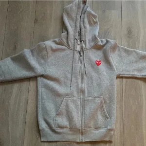Cdg hoodie kofta  - Jätte bra skick 