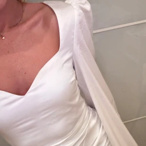 Studentklänning - Aldrig använd, lapp kvar. Säljer då jag köpte flera till studenten. 