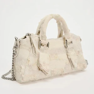 Jeansväska - En superfin jeansväska ifrån Zara i jättebra skick (pris går att diskutera såklart)