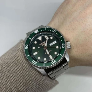 Seiko 5 Sports Automatic Diver - Seiko 5 Sports Automatic Diver i mycket bra skick, kommer med alla tillbehör. Nypris: 3998:- Vårt pris: 2149:- Hör av er vid frågor eller funderingar🙌