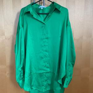 Emerald färgad skjorta. Oversize.
