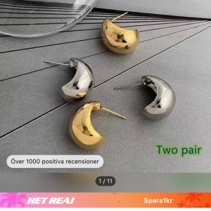 Örhängen - Säljer dessa populära örhängen. Det är köpta på shein. Aldrig använda då jag fick med både silver och guld, men vill inte behålla det silvriga💓