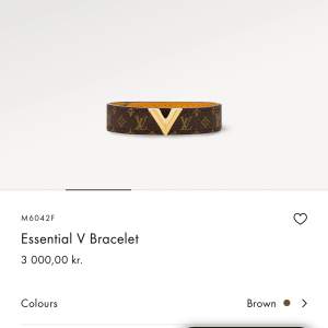 Säljer nu mitt älskade armband från Louis Vuitton pga att det tyvärr inte kommer till användning, knappt använt🤍 Kvitto och alla tillbehör medföljer☺️Nypris 3000