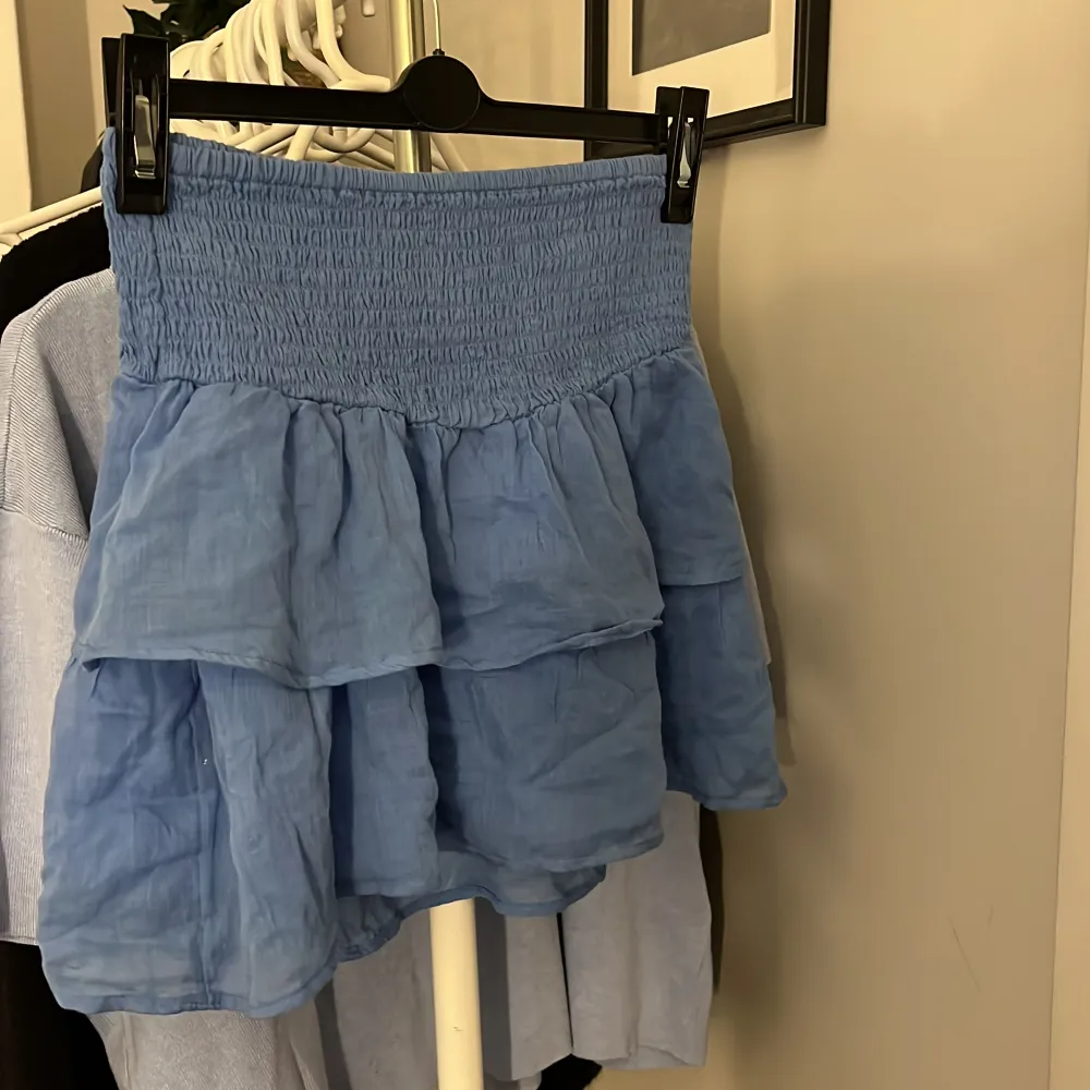 Jättefin kjol från Gina tricot Young, storlek 158/164 men passar xs/s också. Kjolar.