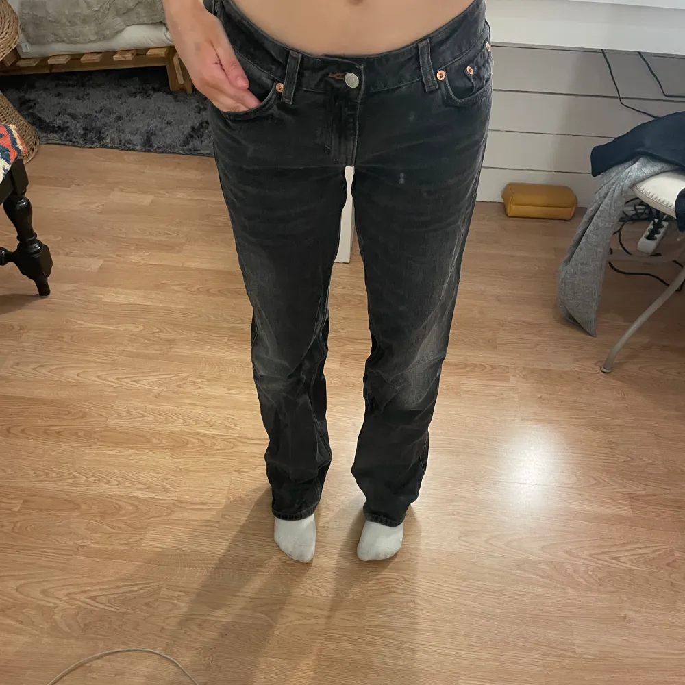 weekdya jeans kmr ej till användning är i jättebra skick!🔥. Jeans & Byxor.
