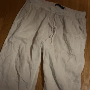 Linnebyxor - Vita linnebyxor från lager 157. Aldrig använt bara testat