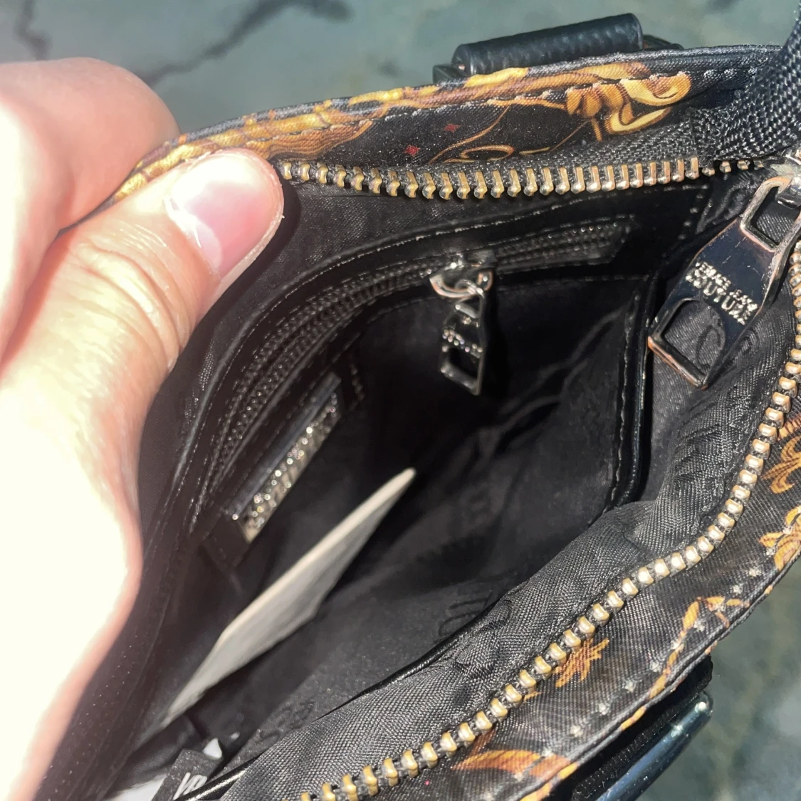 Versace jens couture bag helt fint äkta så klart ny pris 2600 jätte fint till sommaren annars 😁 - 90