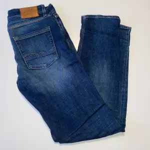 Ett par stiliga Jack and Jones jeans, använda max 3 gånger på grund av att jag hittade andra.