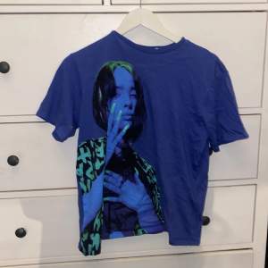 Billie eilish tröja ifrån hm. Nästan aldrig använd. Storlek 170 TRYCK EJ PÅ KÖP NU