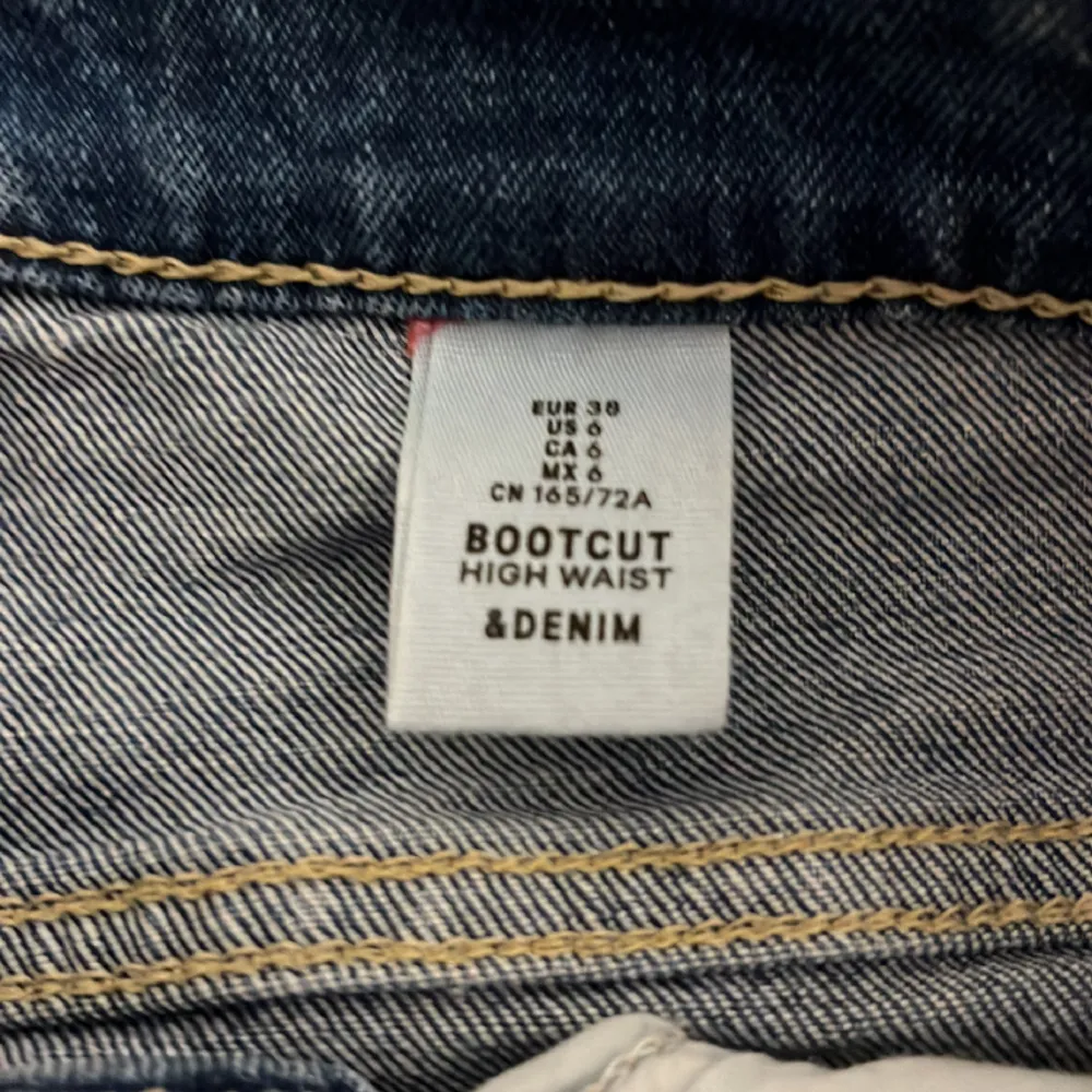 Snygga High waist bootcut jeans, skulle mer säga att det är midwest. Köparen står för frakt🤍. Jeans & Byxor.