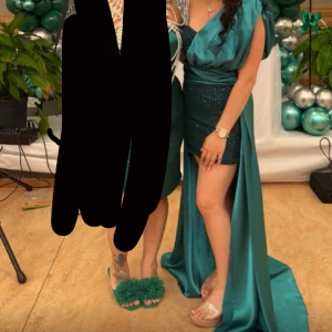 Festklänning  - Använt en gång