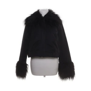 SÖKER - Jag är intresserad och söker en jacka från & other stories!! Har du en som du kan tänka dig att sälja så hör av dig 🥺🥺