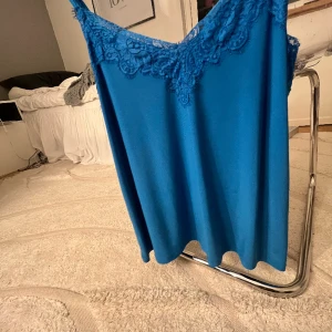 Spets linne - Fint spets linne i nytt skick. Använt 1 gång💕