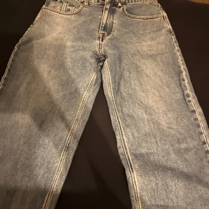 Volcom - Slitna  Storlek 28