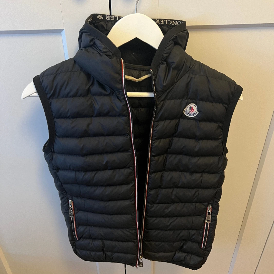 Moncler väst - 90