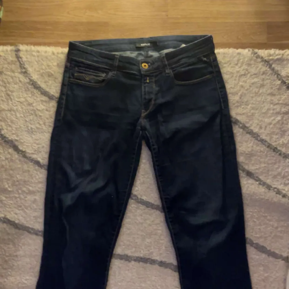 Replay Jeans, storlek 29:30, mörkblåa 350kr kan sänka vid snabbaffär. Jeans & Byxor.