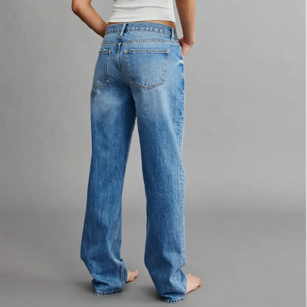 Säljer dessa low waist jeans från Gina Tricot. Är i helt ny skick, har använt dessa ett par gånger men ser helt nya ut. Pris kan diskuteras. 😊. Jeans & Byxor.