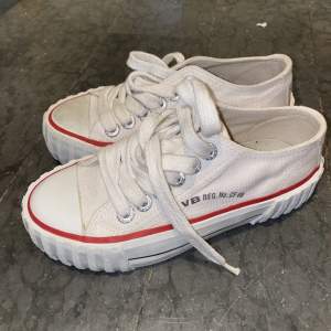 Supersnygga sneakers från Vagabond i strl 36