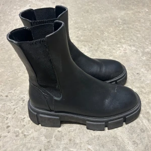 Boots  - Boots från Zara: strl 37 använda en gång  Pris 400kr+ frakt nypris 899kr