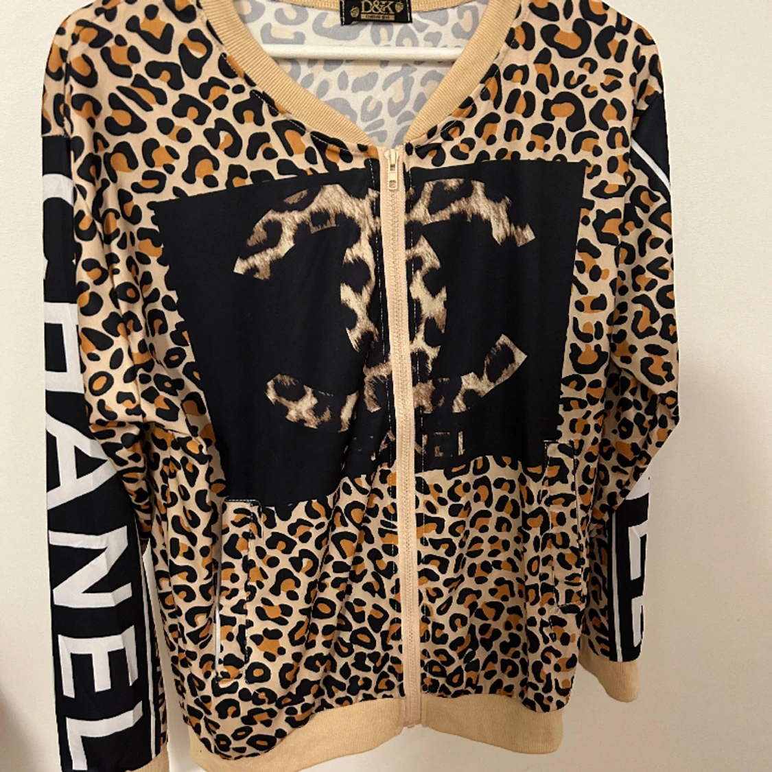 Tröja med dragkedja