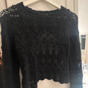 Zara tröja  - Skit snygg tröja från zara med öppen rygg💕