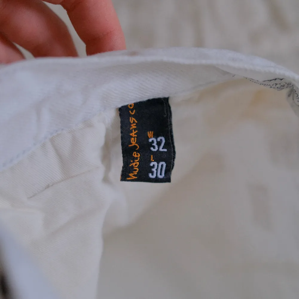 Off white nudie jeans in great condition, only worn a few times since they are too short for me. Can provide specific measurements if needed!. Jeans & Byxor.