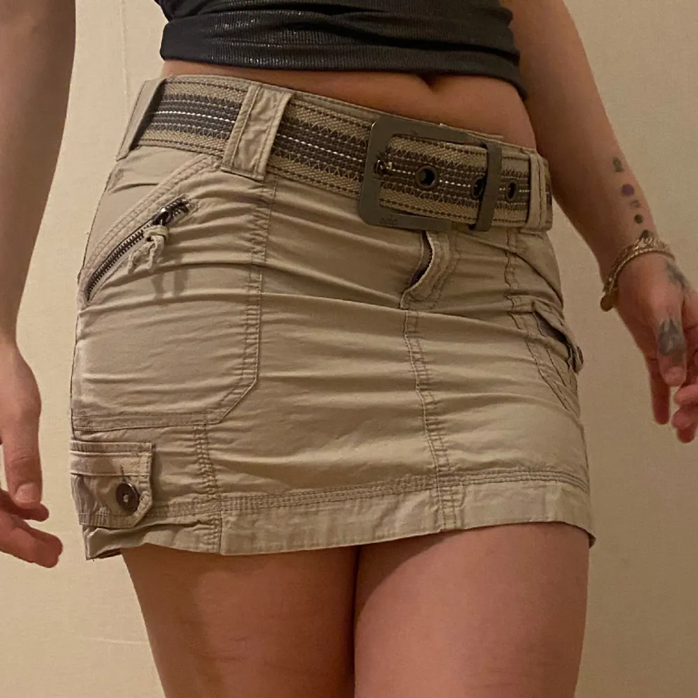 size: S cargo mini belt skirt . Kjolar.
