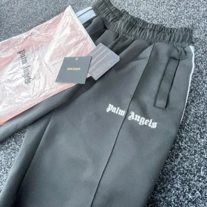 Palm angel shorts - Palm angel shorts, pris 300kr.