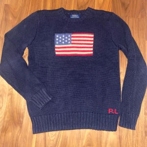 Polo Ralph Lauren - Bra skick, för liten för mig tyvärr. Nypris 4000:-, köpt i USA. Fler bilder och frågor kom pm. Sitter som S i vuxenstorlek. 