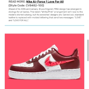 Nike Air Force Valentines Collection 2021 - Säljer mina limited edition Valentines day 2021 nikes. Sparsamt använda under åren, helt ok/bra skick. Köptes för ca 3000kr på stockX.