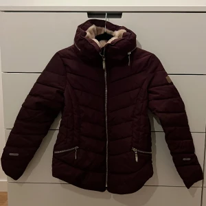 Ridjacka från Rosetti - Värmande ridjacka i bra skick! Funktionell med bra passform. 